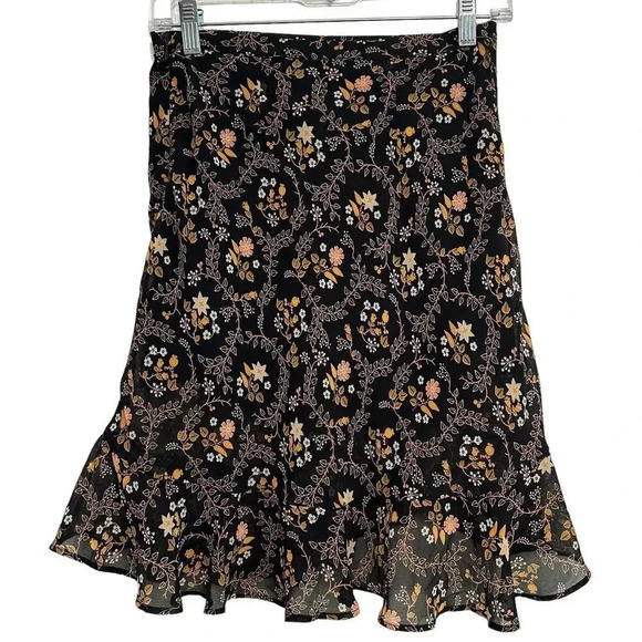 Urban Outfitters women’s Black Floral chiffon ruffled skirt. Size small - Picture 2 of 7